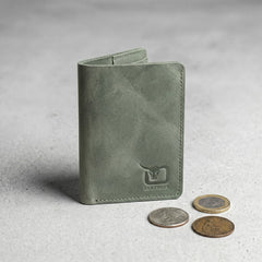 Rugged unisex leather card holder in Hunter Forest Green | Leathery