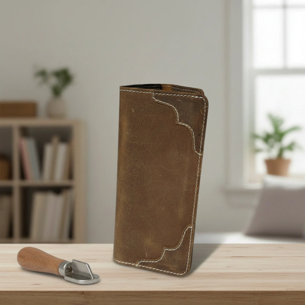 Unisex leather trifold wallet with magnetic lock in Dusty Forest Umber | Leathery