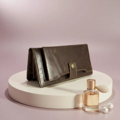 Ladies leather clutch wallet with zip around in Dark Truffle Walnut Choco | Leathery
