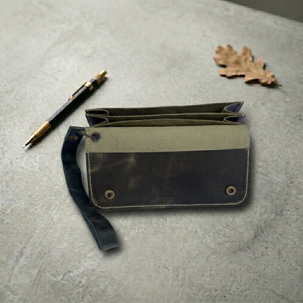 Ladies leather clutch wallet in Rugged Army Green | Leathery