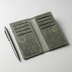Men's long leather wallet with magnetic close in Olive Grey | Leathery
