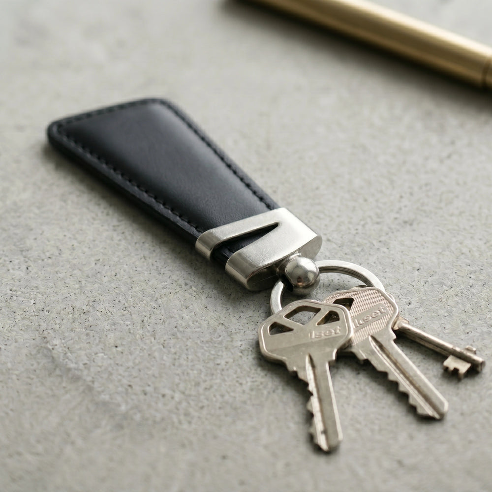 Slim leather keyring in Jet Black | Leathery