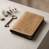 Men's slim leather card holder in Tortilla Dirt Brown | Leathery
