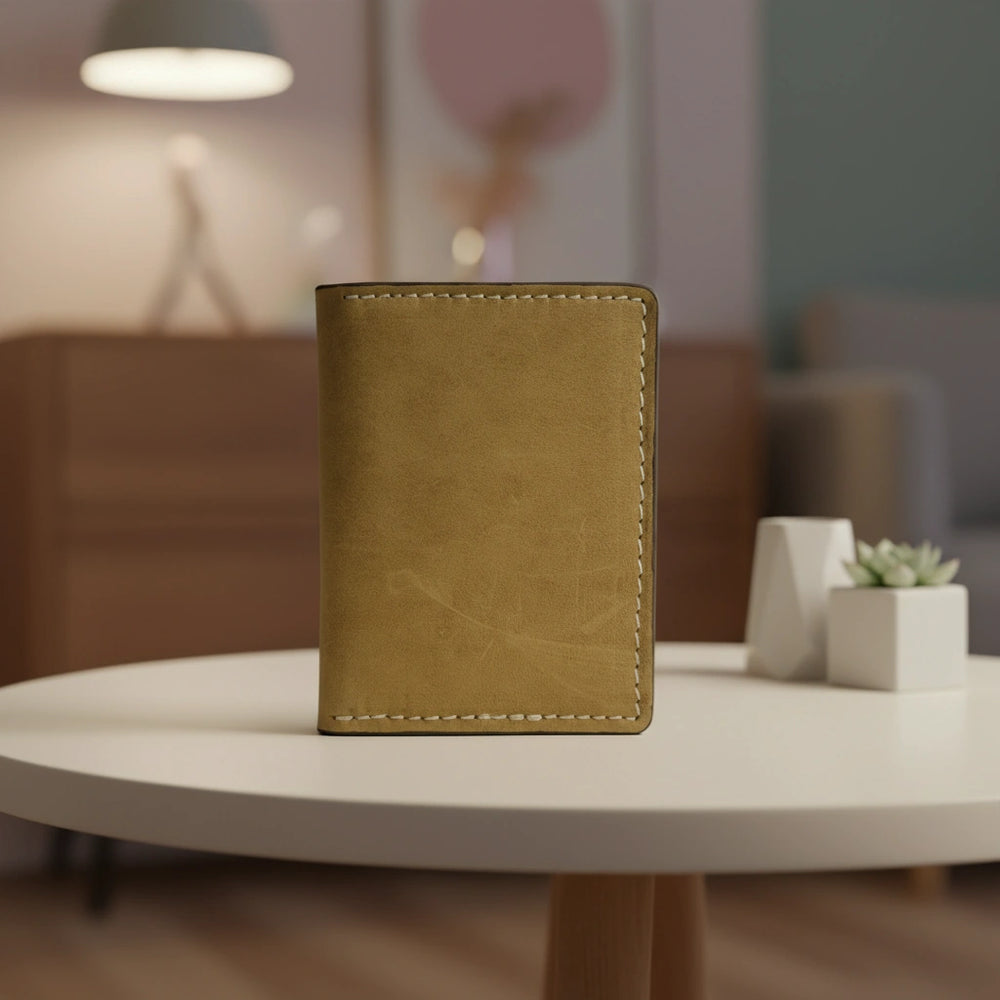 Men's slim leather card holder in Tortilla Dirt Brown | Leathery