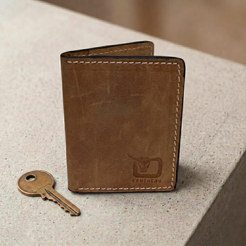 Men's slim leather card holder in Tortilla Dirt Brown | Leathery