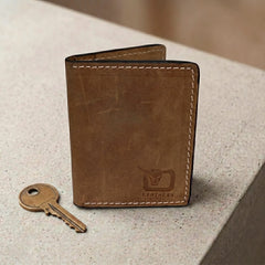 Men's slim leather card holder in Tortilla Dirt Brown | Leathery