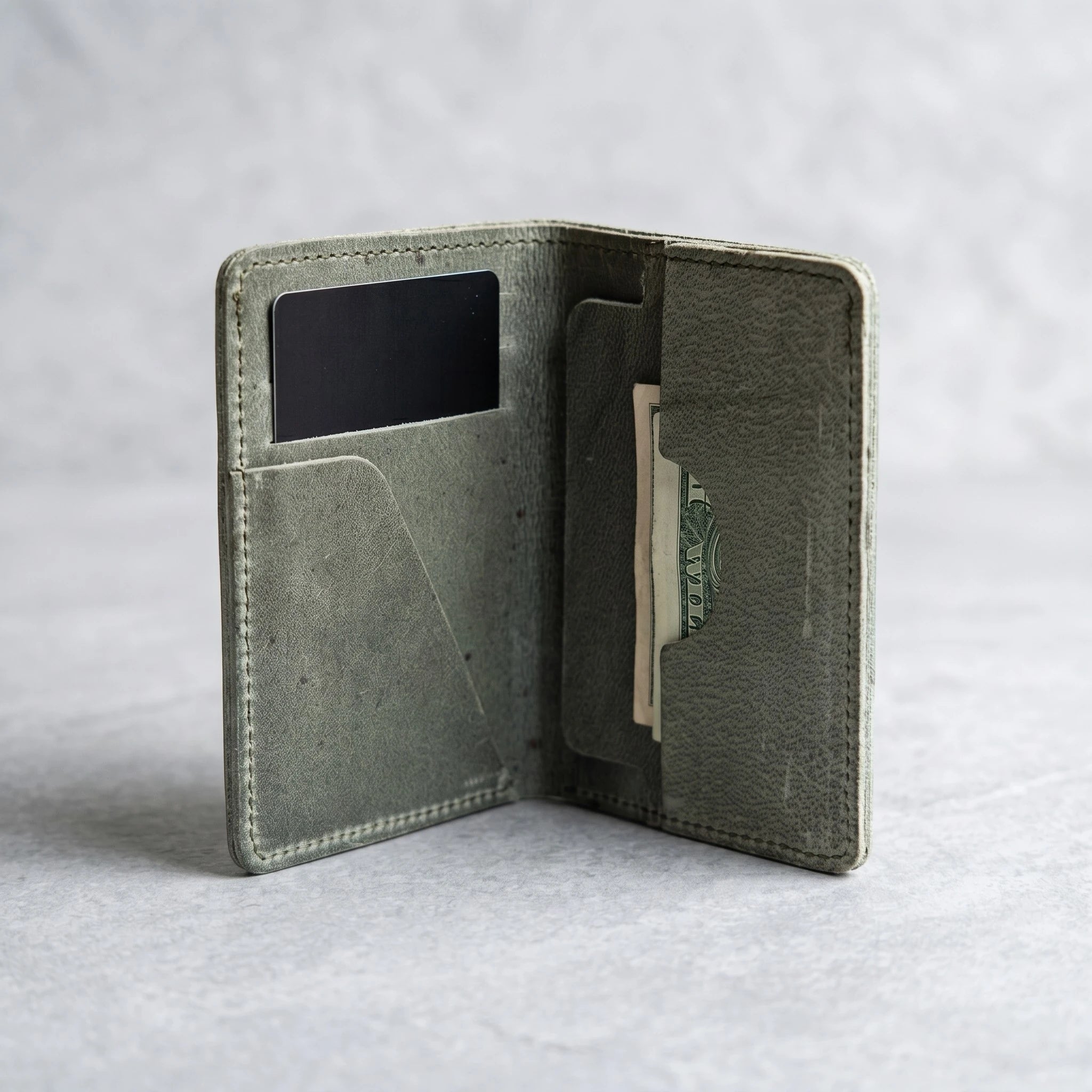 Rugged unisex leather card holder in Hunter Forest Green | Leathery