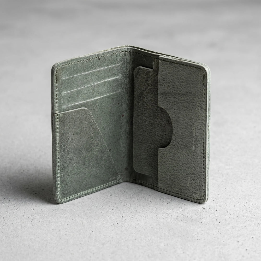 Rugged unisex leather card holder in Hunter Forest Green | Leathery