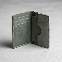 Rugged unisex leather card holder in Hunter Forest Green | Leathery