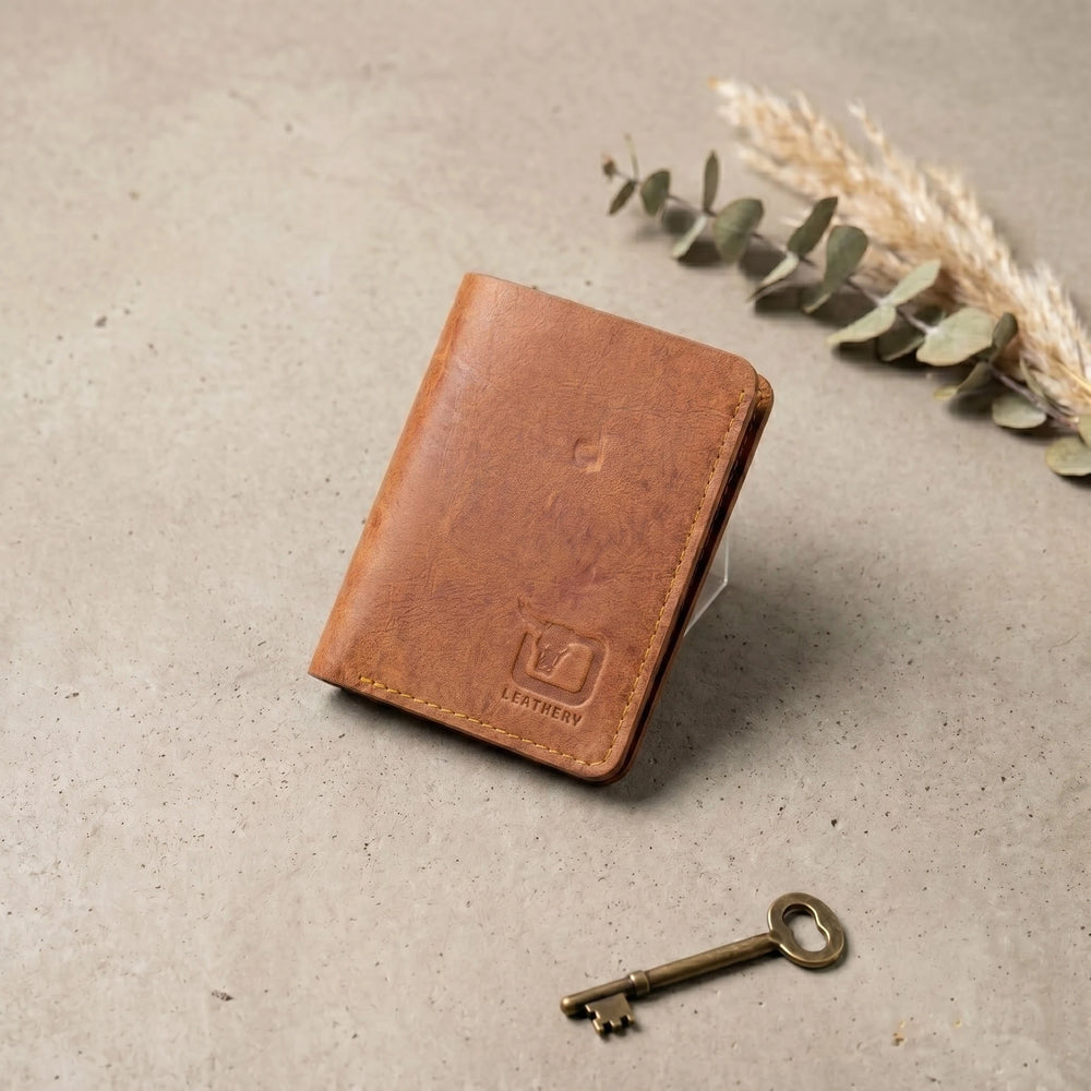 Men's small trifold leather wallet in Cognac Sienna | Leathery