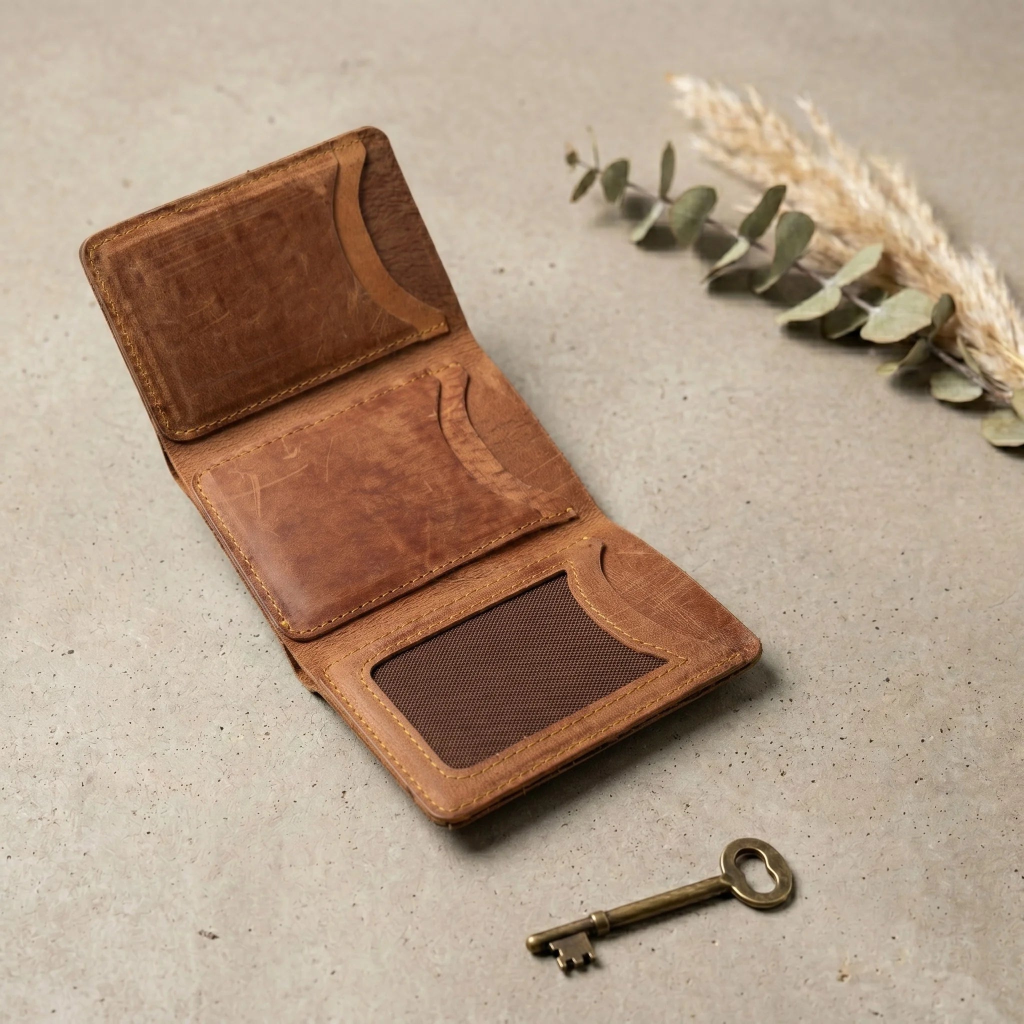 Men's small trifold leather wallet in Cognac Sienna | Leathery