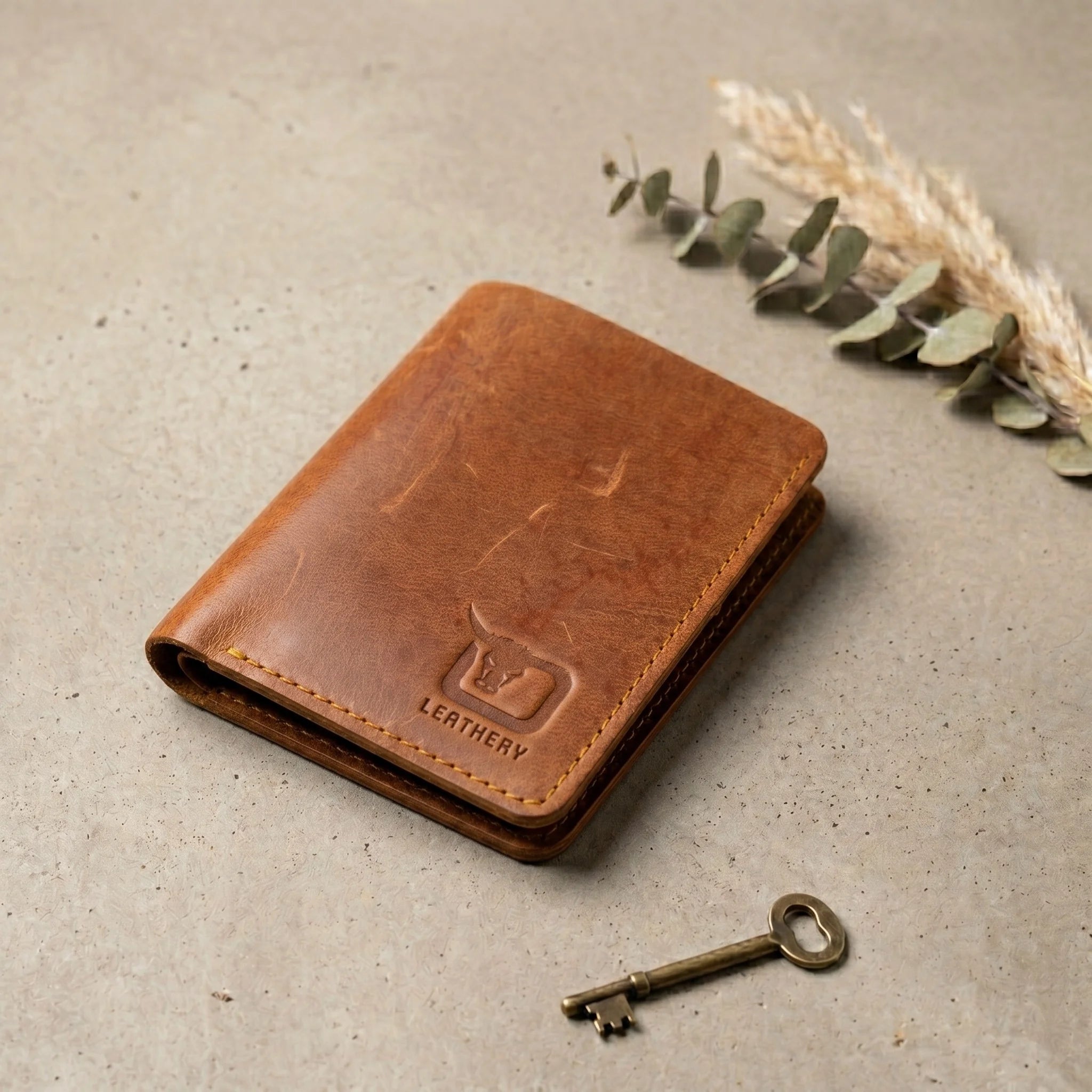 Men's small trifold leather wallet in Cognac Sienna | Leathery
