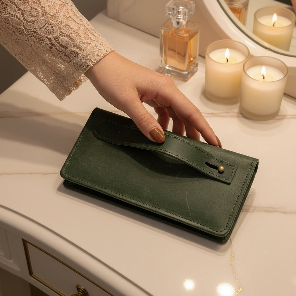 Ladies leather clutch wallet with zip around in Noir Siege Green | Leathery