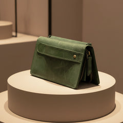 Ladies leather clutch wallet with zip around in Noir Siege Green | Leathery