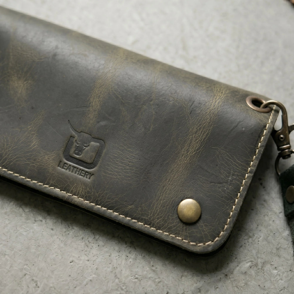 Ladies leather clutch wallet in Rugged Army Green | Leathery