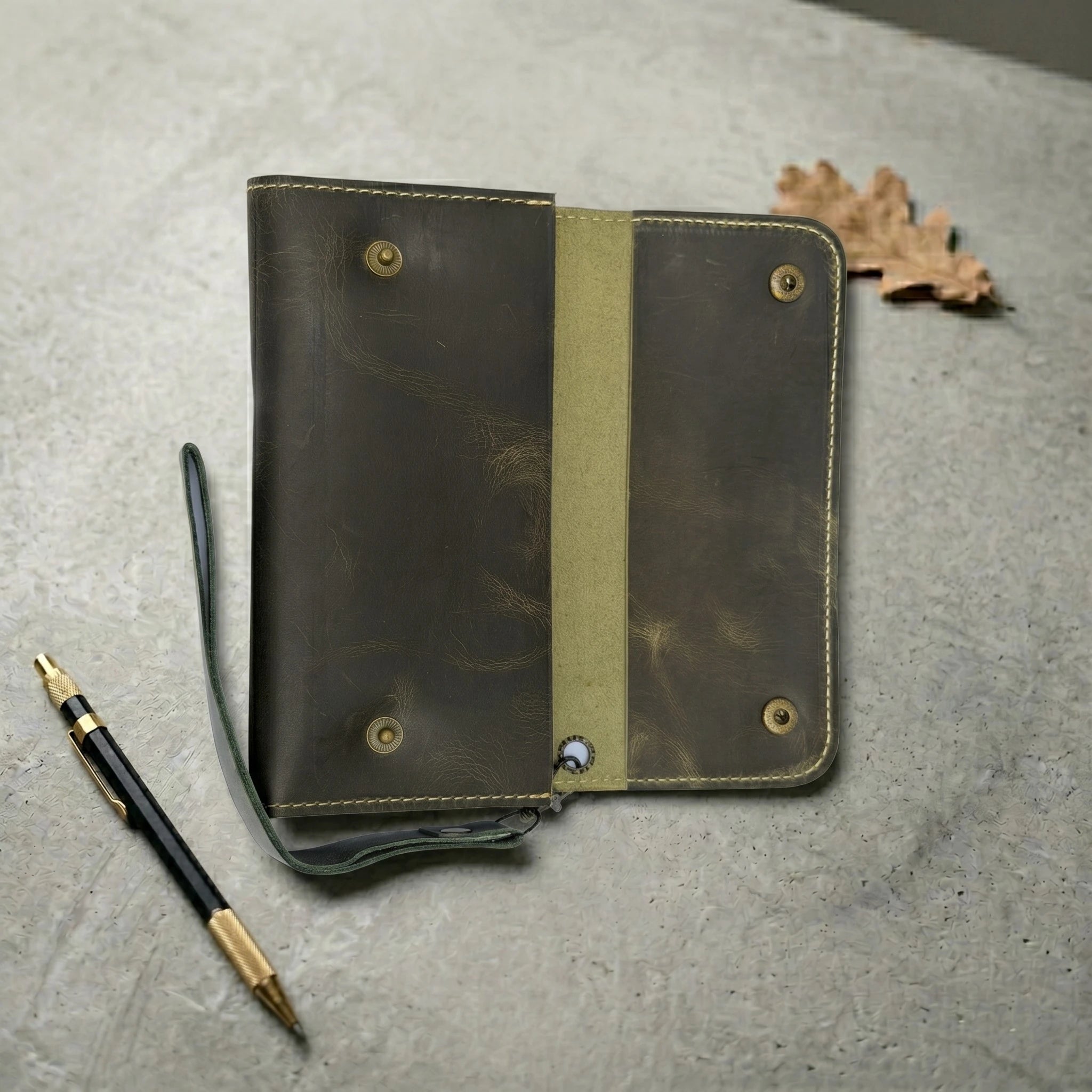 Ladies leather clutch wallet in Rugged Army Green | Leathery