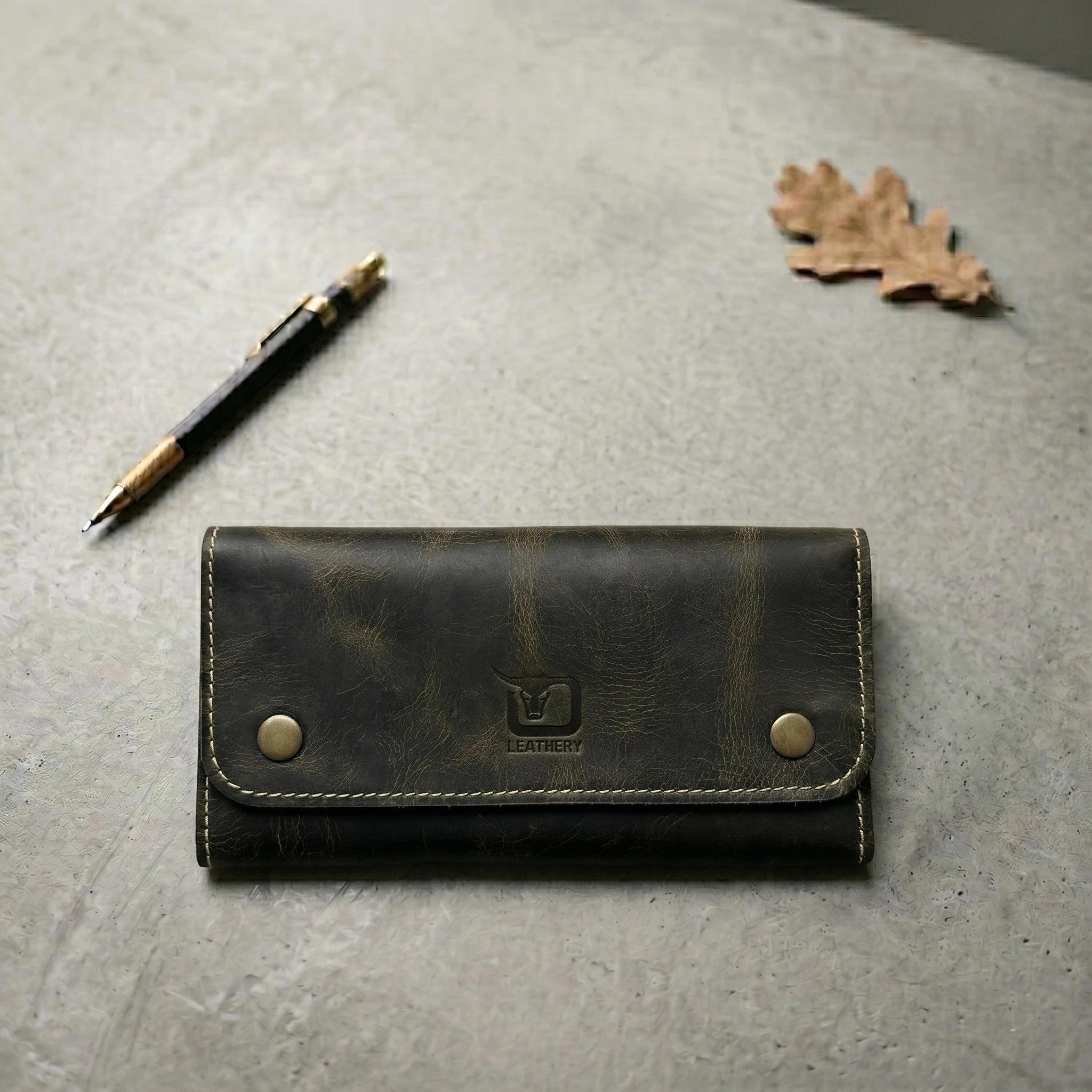 Ladies leather clutch wallet in Rugged Army Green | Leathery
