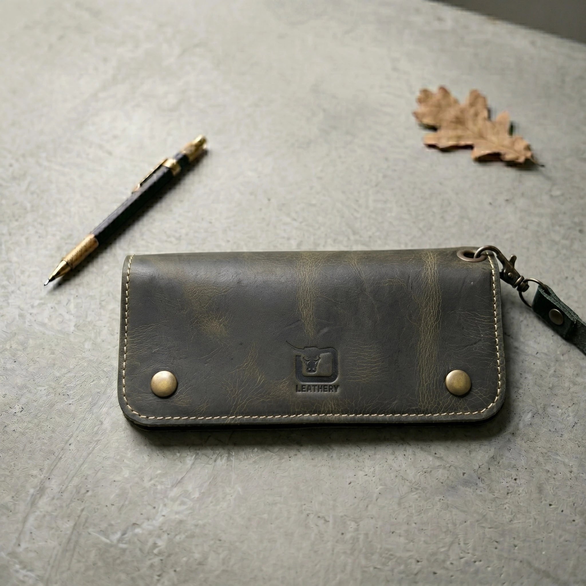 Ladies leather clutch wallet in Rugged Army Green | Leathery