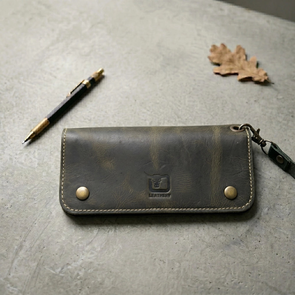 Ladies leather clutch wallet in Rugged Army Green | Leathery