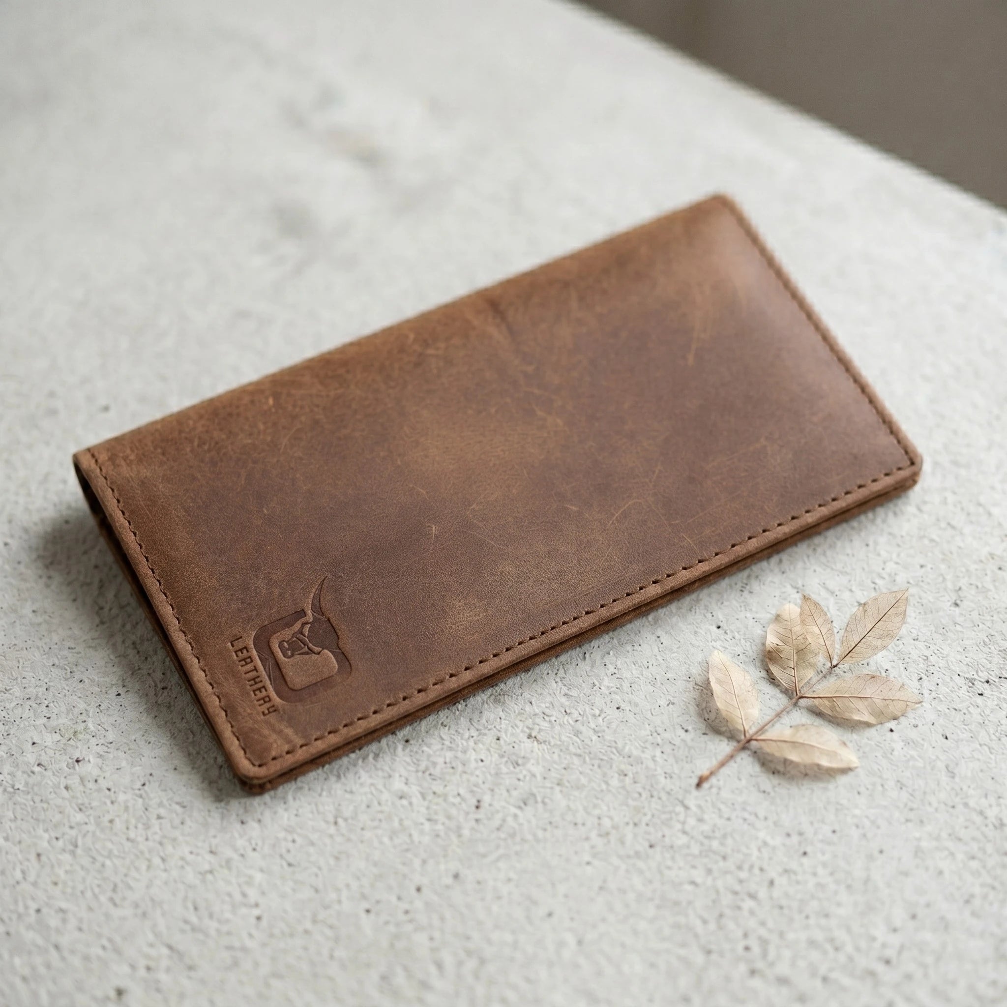 Men's long leather wallet with magnetic close in Tan Camel Brown | Leathery