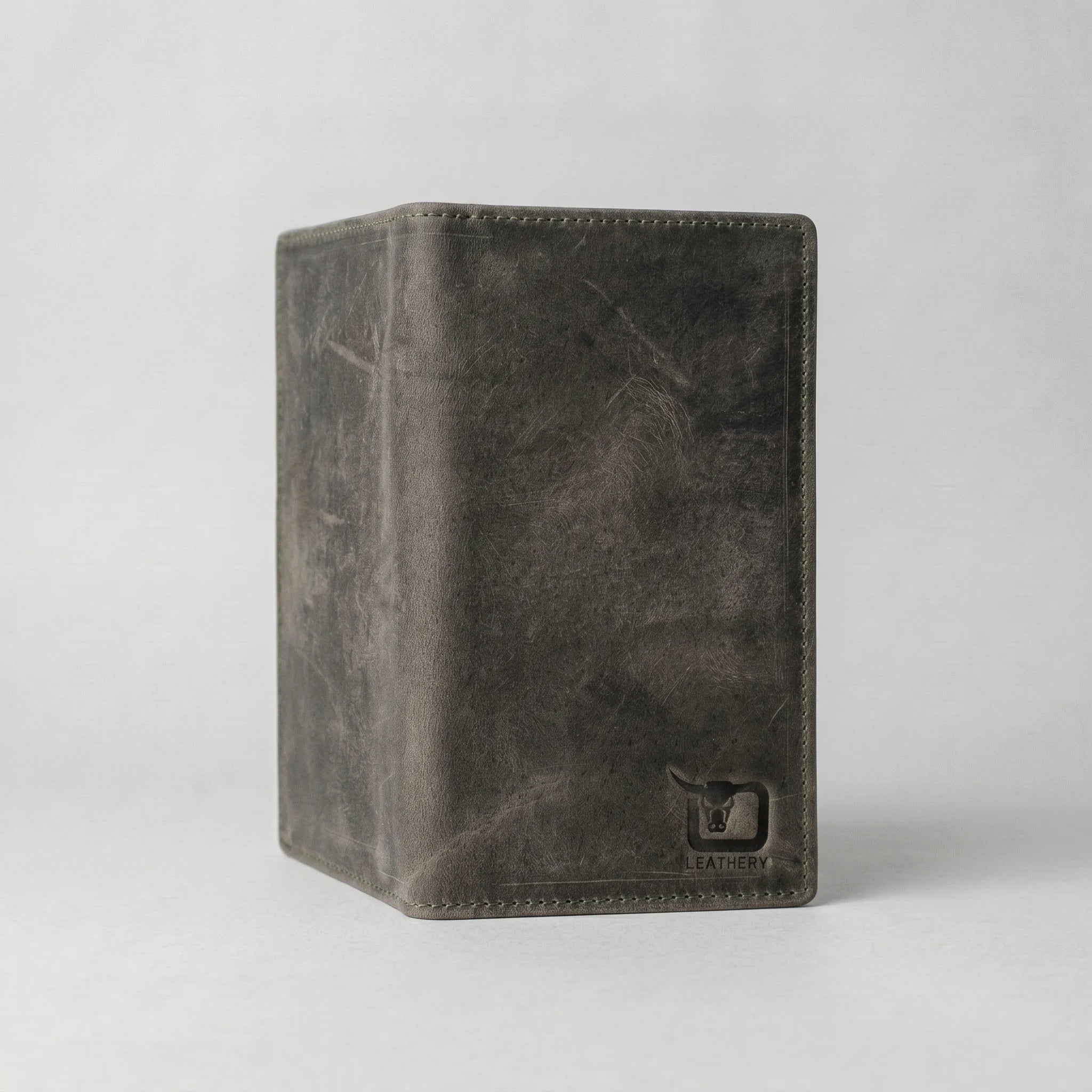 Men's long leather wallet with magnetic close in Olive Grey | Leathery