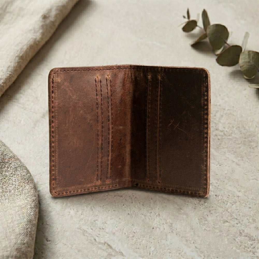 Men's leather card holder wallet in Iron Blood Burgundy Brown | Leathery