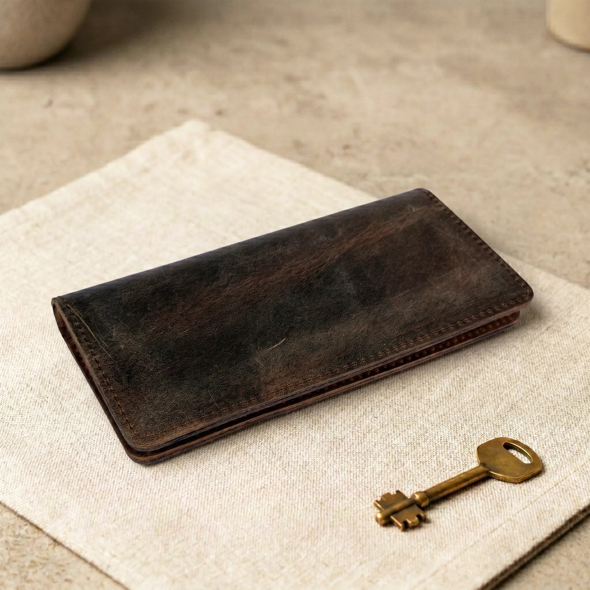 Men's bifold long leather wallet in Walnut Brown | Leathery