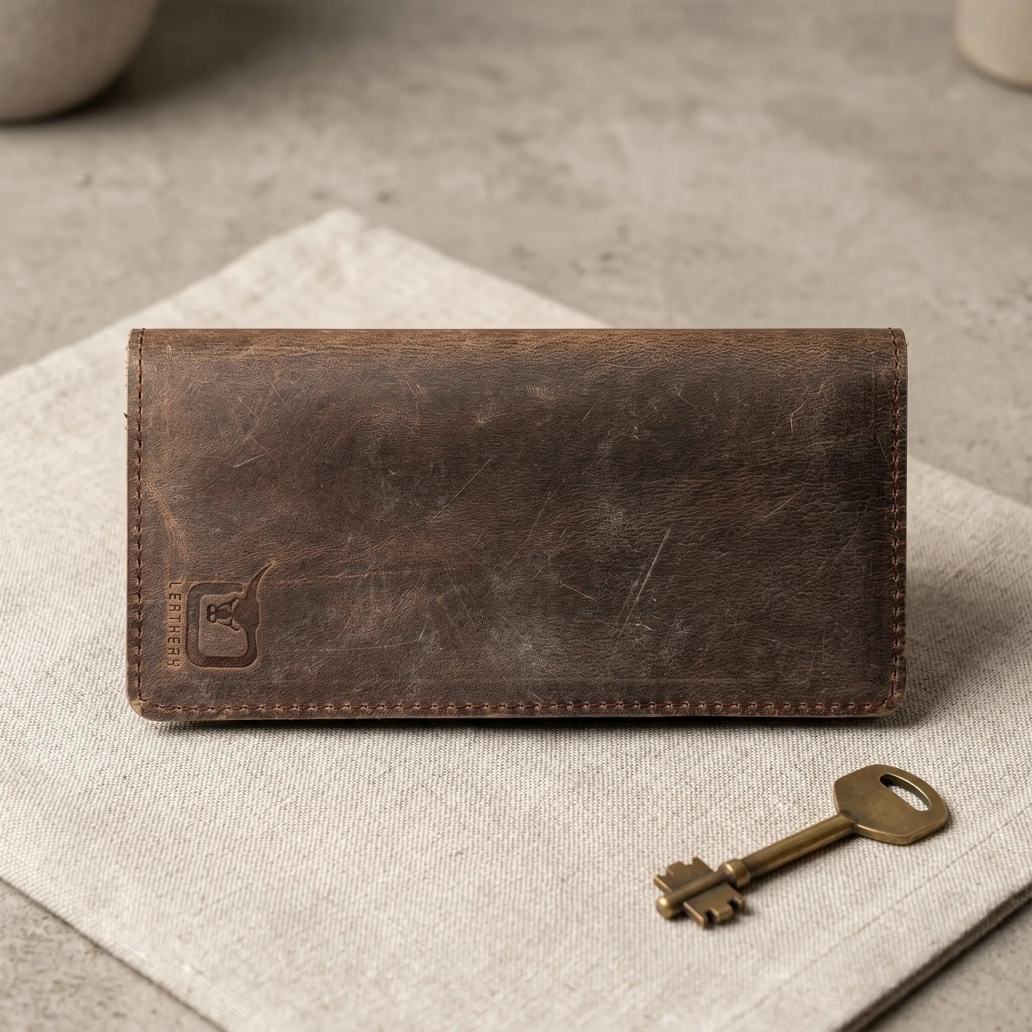 Men's bifold long leather wallet in Walnut Brown | Leathery