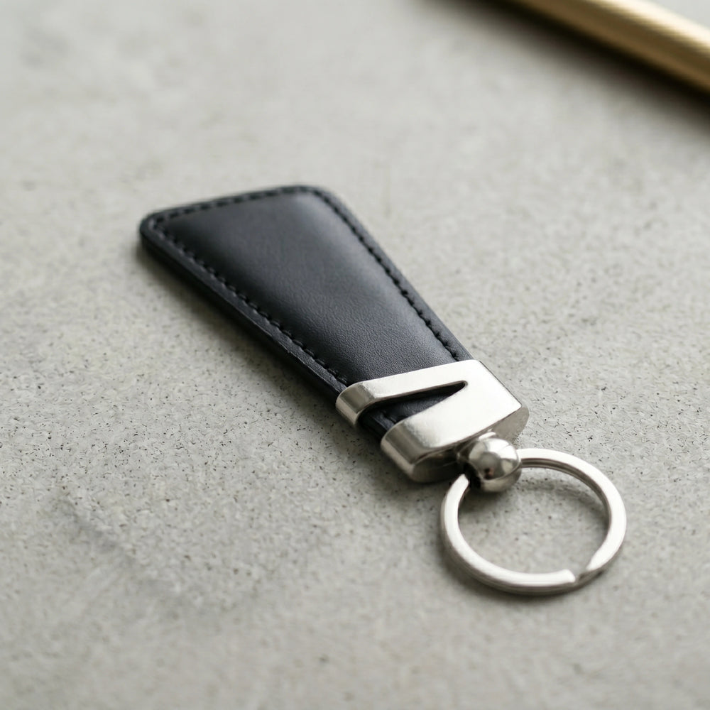 Slim leather keyring in Jet Black | Leathery