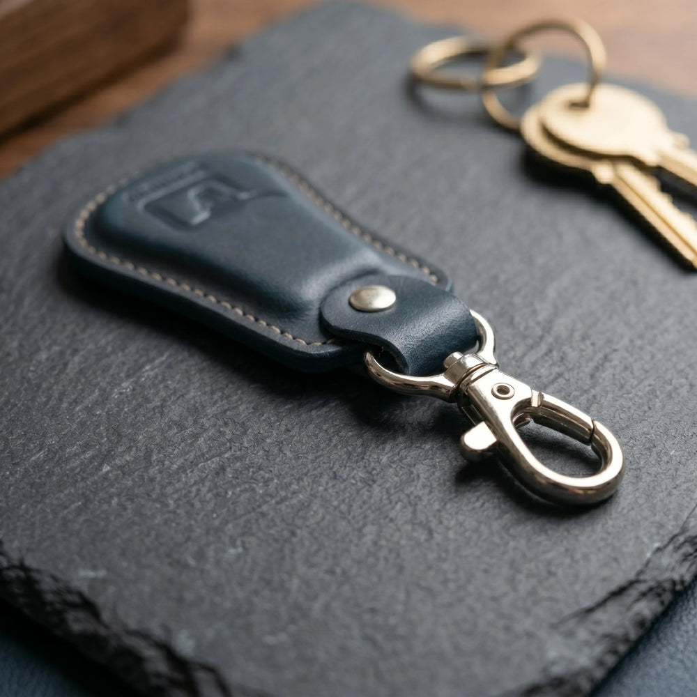 Leather keychain with swivel clasp in Midnight Navy | Leathery